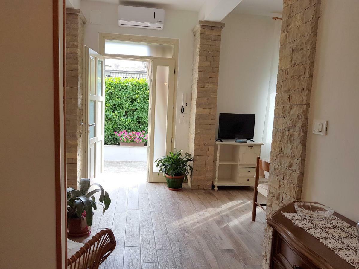 Apartamento A Casa Di Clementina Raffa Exterior foto